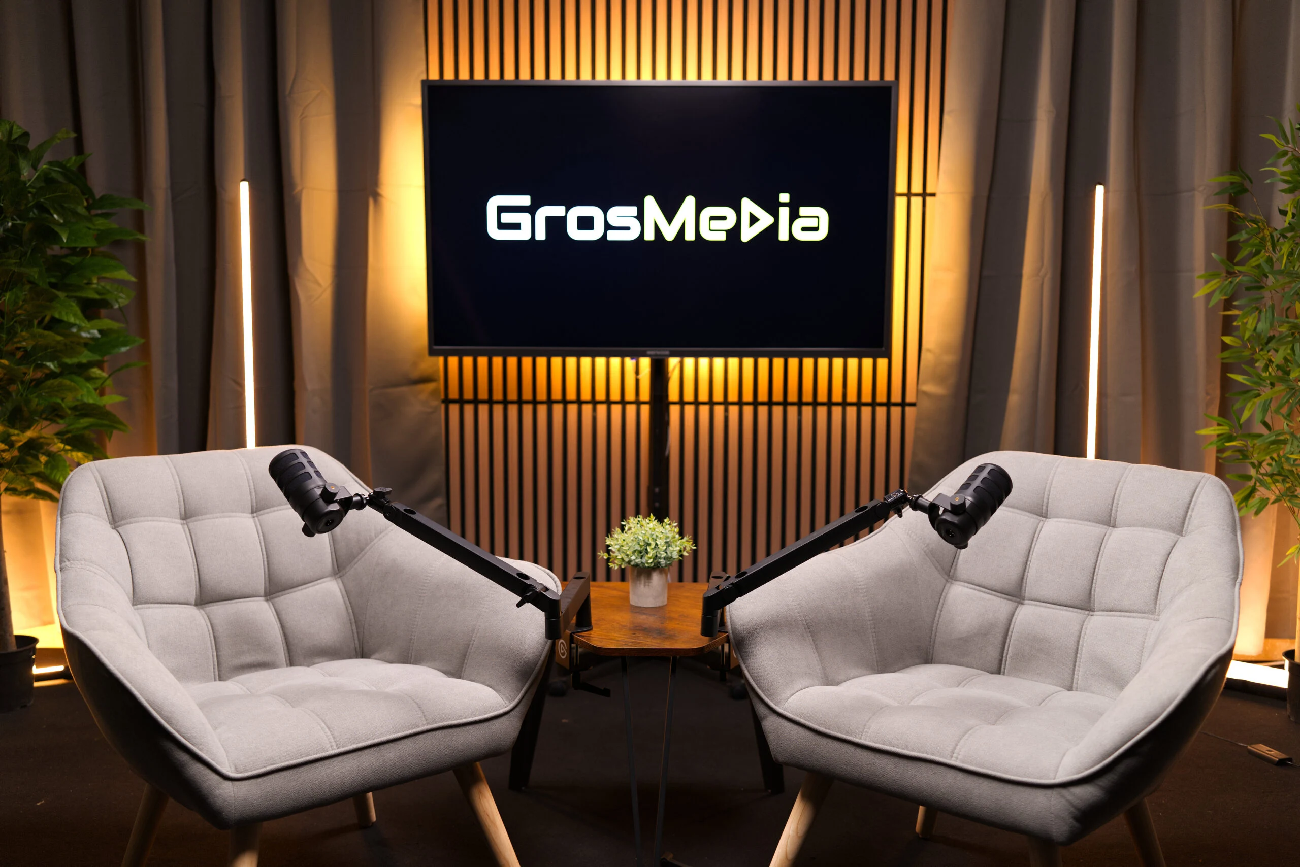 Set Butacas GrosMedia, dos sillones para grabación de podcast